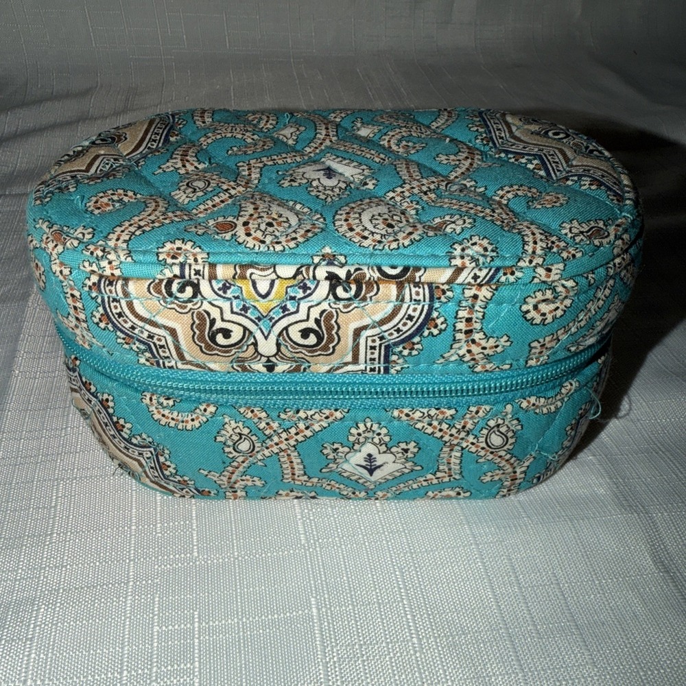 VERA BRADLEY Hard Travel Oval Jewelry Case Retired Pattern Totally Turq Paisley
